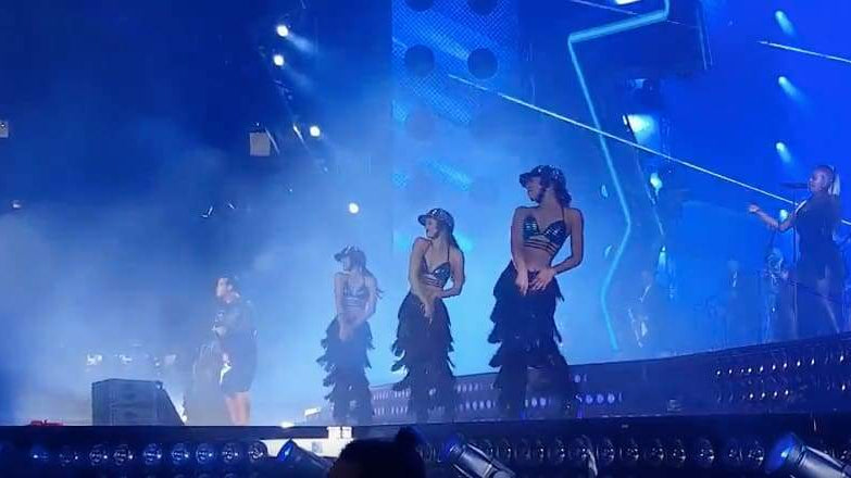 Disco Pony Helmets Featured at Robbie Williams' Manchester Concert!