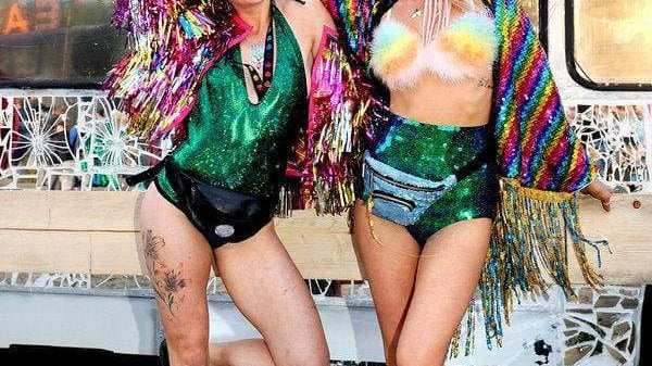 Glastonbury Fashion 2017 Style: It’s All 90s Nostalgia With Glitter Cheeks, Space Buns And Neon Brights